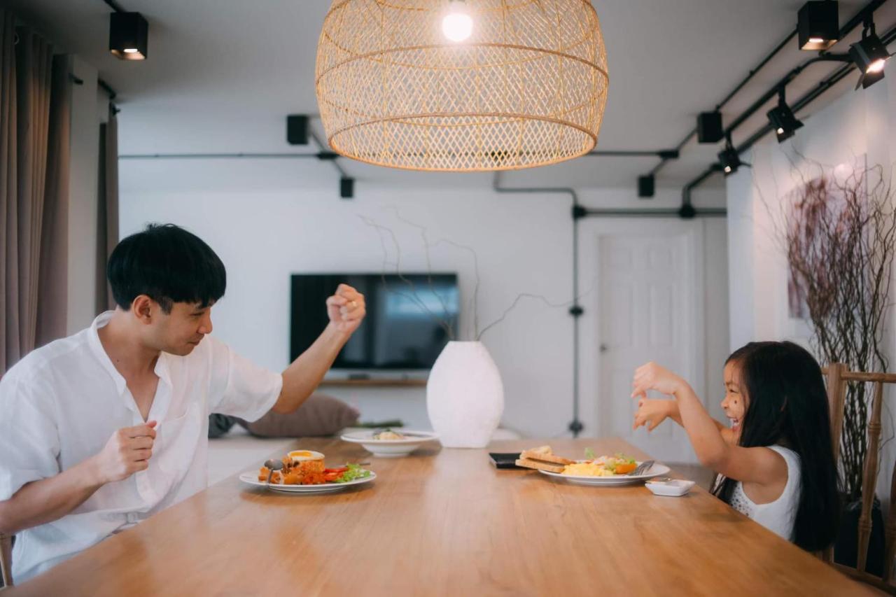 Mini-Me Hubs, Charm Suites & Pool In Old City Chiang Mai Exterior foto
