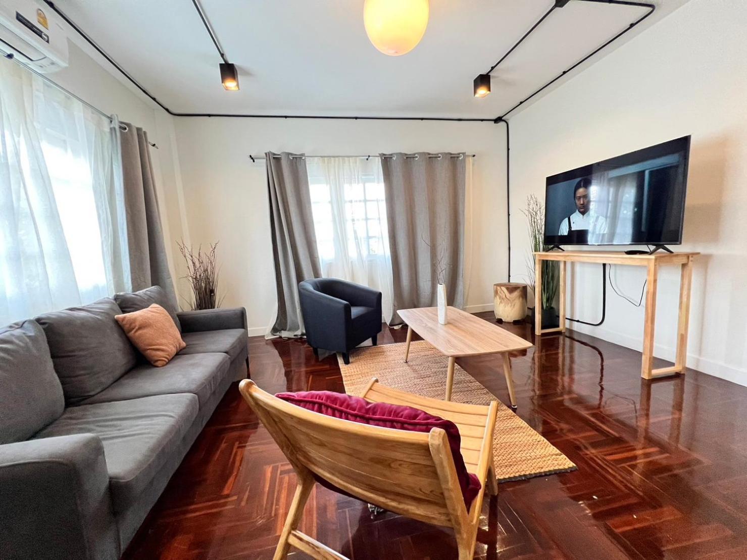 Mini-Me Hubs, Charm Suites & Pool In Old City Chiang Mai Exterior foto