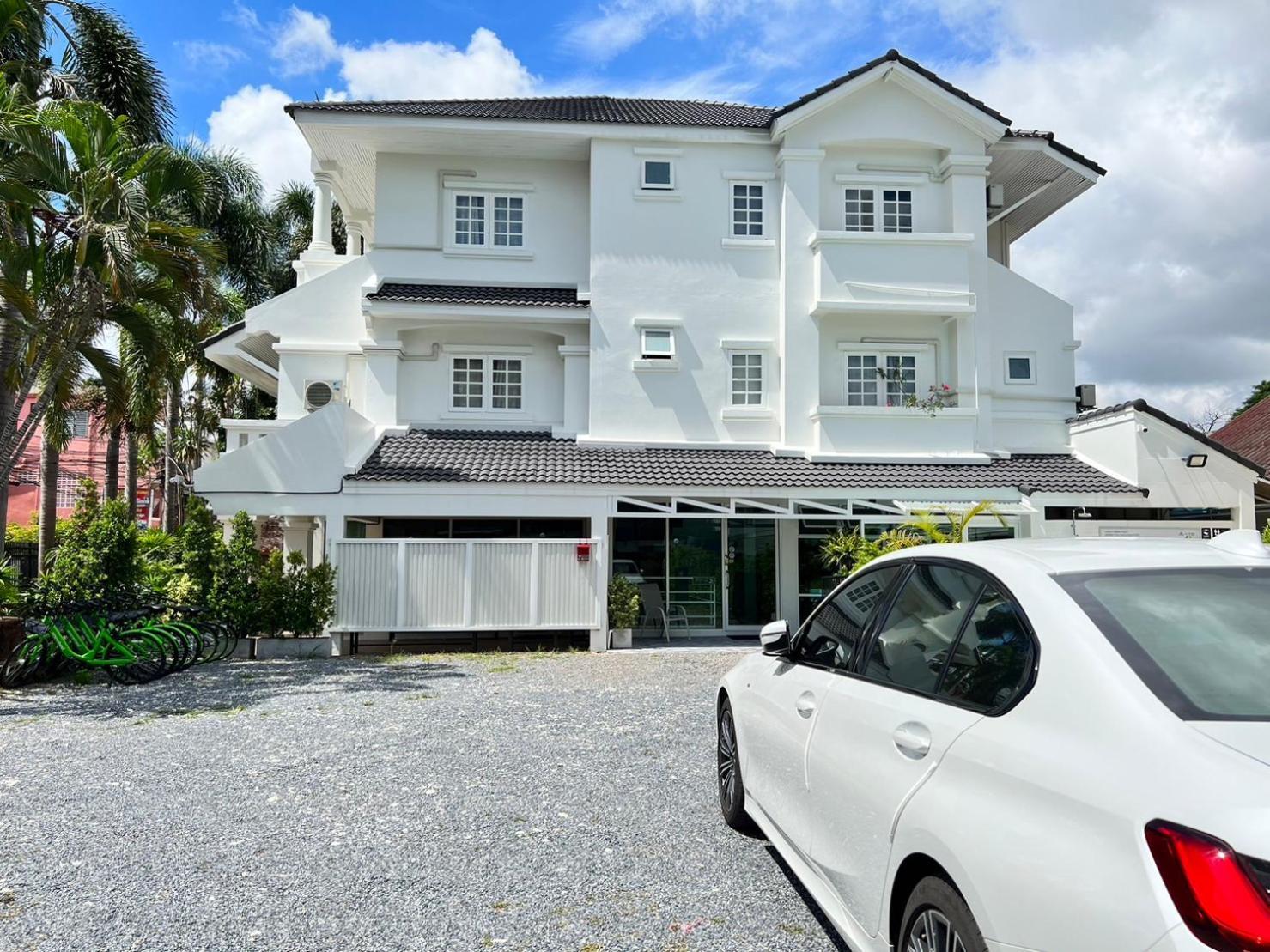 Mini-Me Hubs, Charm Suites & Pool In Old City Chiang Mai Exterior foto